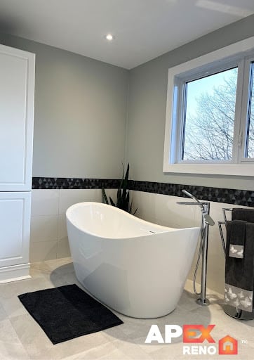 Ile perrot bathroom renovation stand alone free standing white bath tub apex reno montreal